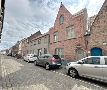 Gezellig, zonnig huis te huur met 3 slaapkamers en terras in centrum Brugge