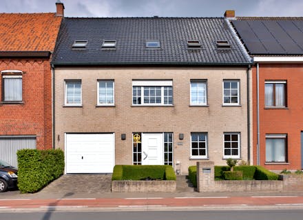 Ruim huis met 6 slaapkamers te koop te Roeselare