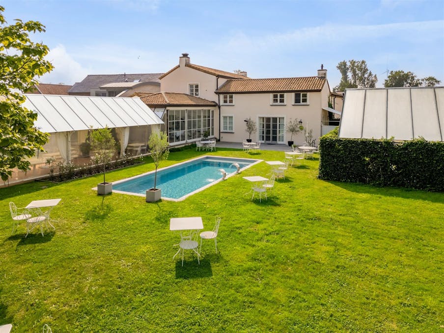 Luxueuze villa met zwembad en handelsruimte te Beverst