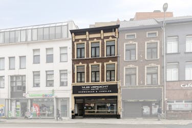 Handelshuis met achterhuis te koop in Antwerpen centrum