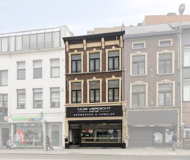 Handelshuis met achterhuis te koop in Antwerpen centrum