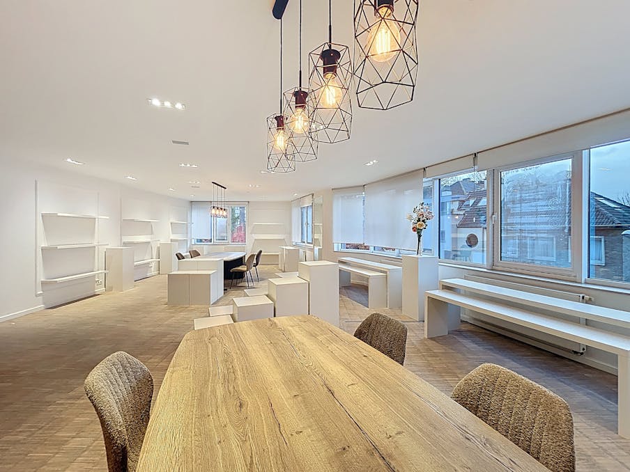 Moderne showroom te koop Strombeek-Bever