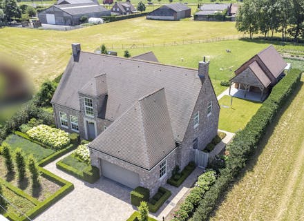 Prachtige villa op een rustige ligging te koop in Wielsbeke