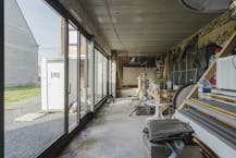 Opbrengsteigendom met handelspand en 2 appartementen te koop in Wevelgem