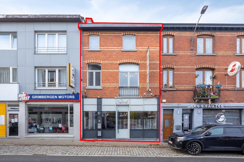 Handelshuis te koop op toplocatie in het centrum van Strombeek-Bever