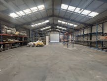 Magazijn met buitenopslag te huur in Moorsele