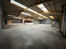 Magazijn met buitenopslag te huur in Moorsele