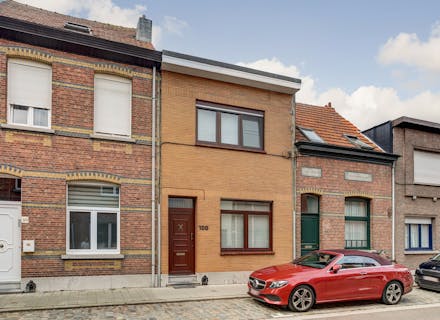 Huis te koop in Merksem - grotendeels vernieuwd!