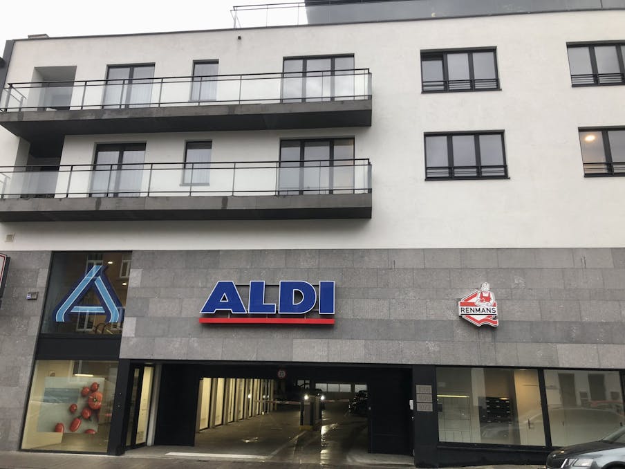 Auderghem : Parking space + cellar