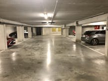 Auderghem : Parking space + cellar