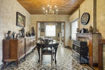 Halfopen huis te koop in Kortrijk met atelier of ruime garage