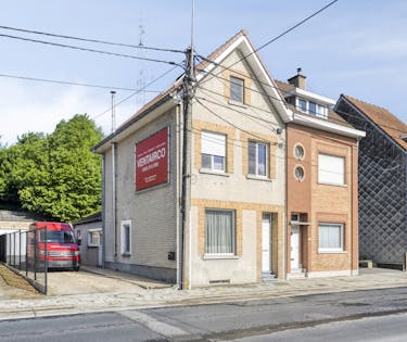 halfopen huis te koop in Kortrijk met atelier of opslagruimte