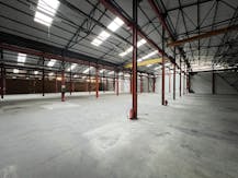 Bedrijfsgebouw (3.750 m²) met zichtlocatie langs R4 te Gent