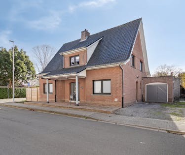 Huis met 4 slaapkamers, garage en zonnige tuin in Landegem