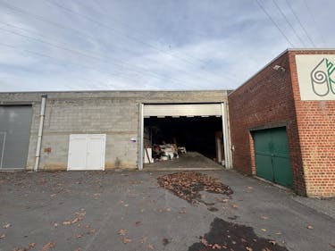 Magazijn van ca. 660 m² te huur in Menen