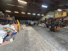 Magazijn van ca. 660 m² te huur in Menen