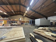 Magazijn van ca. 660 m² te huur in Menen