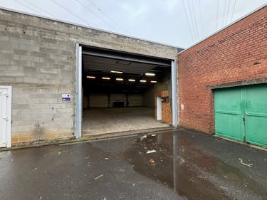 Magazijn van ca. 660 m² te huur in Menen