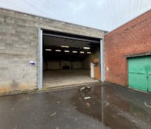 Magazijn van ca. 660 m² te huur in Menen