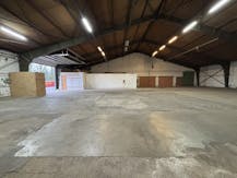 Magazijn van ca. 660 m² te huur in Menen