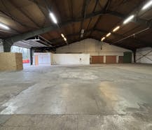 Magazijn van ca. 660 m² te huur in Menen