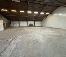 Magazijn van ca. 660 m² te huur in Menen