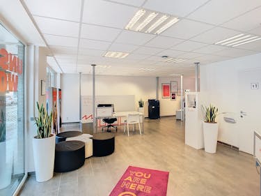 Instapklaar kantoor te koop in Roeselare