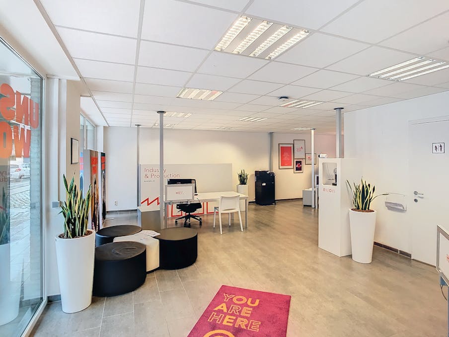 Instapklaar kantoor te koop in Roeselare