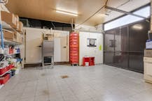 Handelspand met woonst te koop in centrum Menen