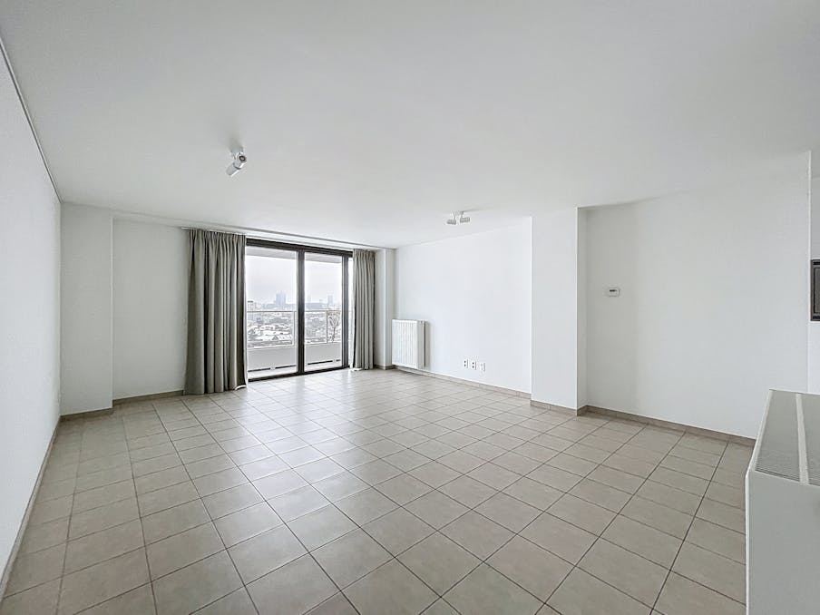 Molenbeek - Ruime studio op 12de verdieping te huur