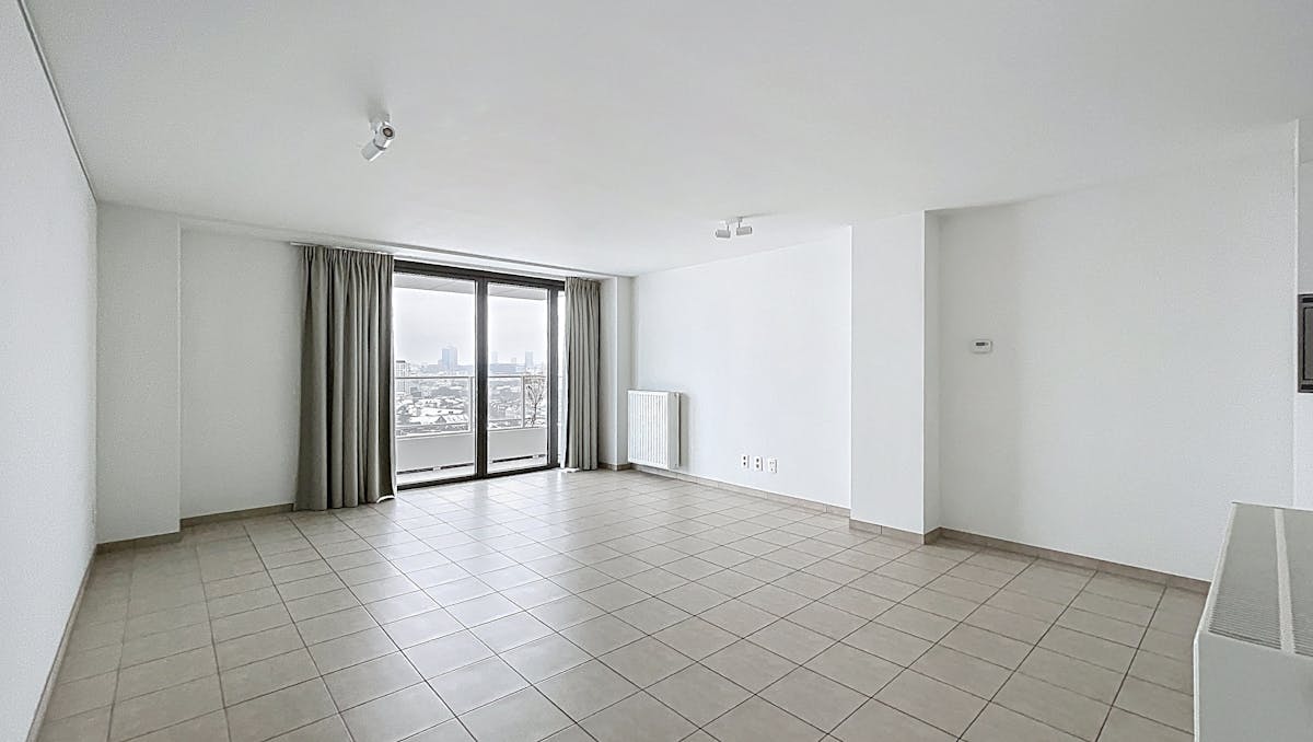 Molenbeek - Ruime studio op 12de verdieping te huur