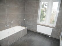 MONTGOMERY : Spacieux appartement d'une chambre (90 m²) avec jardin.