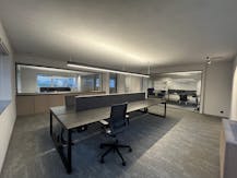 Instapklaar kantoor (986 m²) te huur nabij E17 in Zwijnaarde