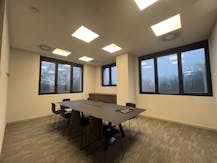 Instapklaar kantoor (986 m²) te huur nabij E17 in Zwijnaarde