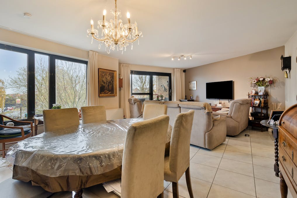 Appartement aan het water te koop met 2 slaapkamers en garage! 