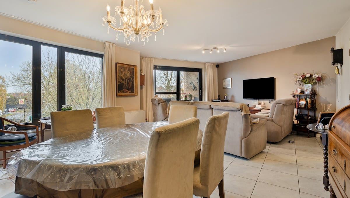 Appartement aan het water te koop met 2 slaapkamers en garage!