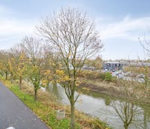 Appartement aan het water te koop met 2 slaapkamers en garage!