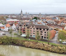 Appartement aan het water te koop met 2 slaapkamers en garage!