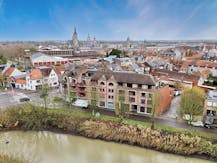 Appartement aan het water te koop met 2 slaapkamers en garage! 