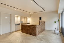 Handelspand (ca. 70 m²) met woonst (65 m²) te koop in Evergem