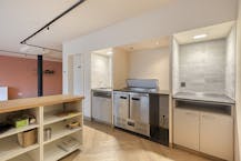 Handelspand (ca. 70 m²) met woonst (65 m²) te koop in Evergem