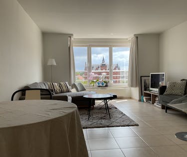 Prêt à emménager, appartement récent de 2 chambres avec vue dégagée