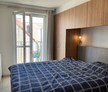 Prêt à emménager, appartement récent de 2 chambres avec vue dégagée