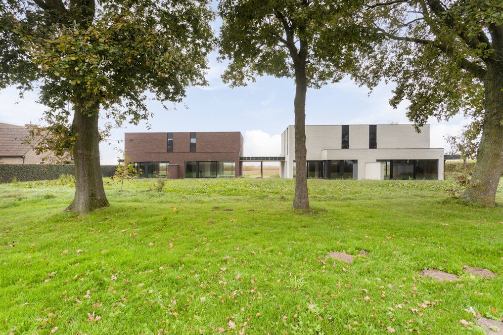 Moderne woning in rust en natuur