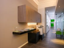 Instapklaar kantoor met woonst te koop in Eeklo