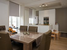 Instapklaar kantoor met woonst te koop in Eeklo