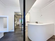 Instapklaar kantoor met woonst te koop in Eeklo