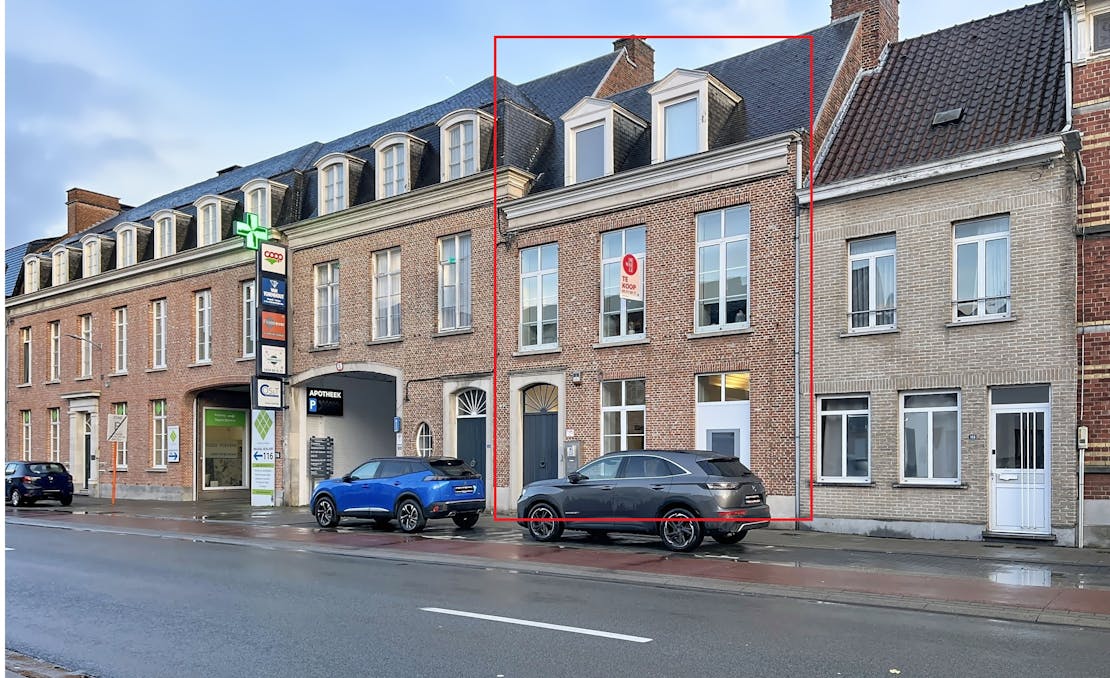 Instapklaar kantoor met woonst te koop in Eeklo