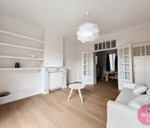 Châtelain : Appartement rénové et meublé d'une chambre.