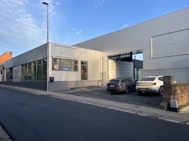 Magazijn van ca. 800 m² te huur in Oudenaarde nabij de N60